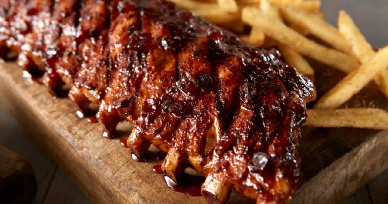 Glazed barbecue ribs served with fries